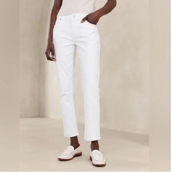 Banana Republic Denim - NEW Banana Republic Pure White Girlfriend Jeans Size 28 / 6 Minimalist Preppy